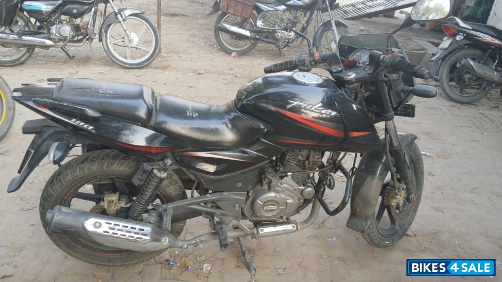 Black Bajaj Pulsar 180 DTSi