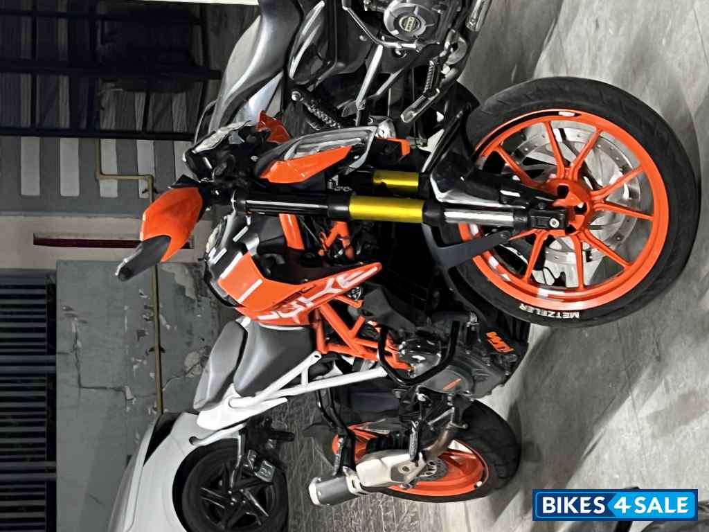 Orange KTM Duke 390 Orange KTM Duke 390