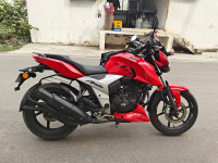 Red TVS Apache RTR 160 4V