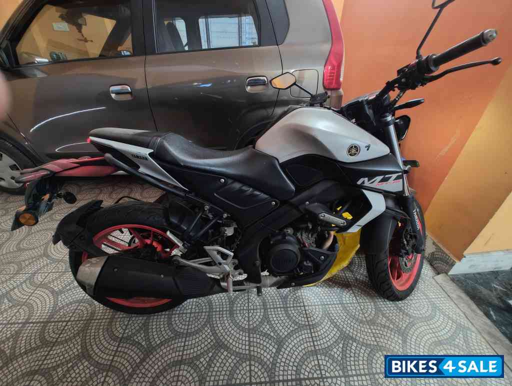 White Yamaha MT-15 BS6