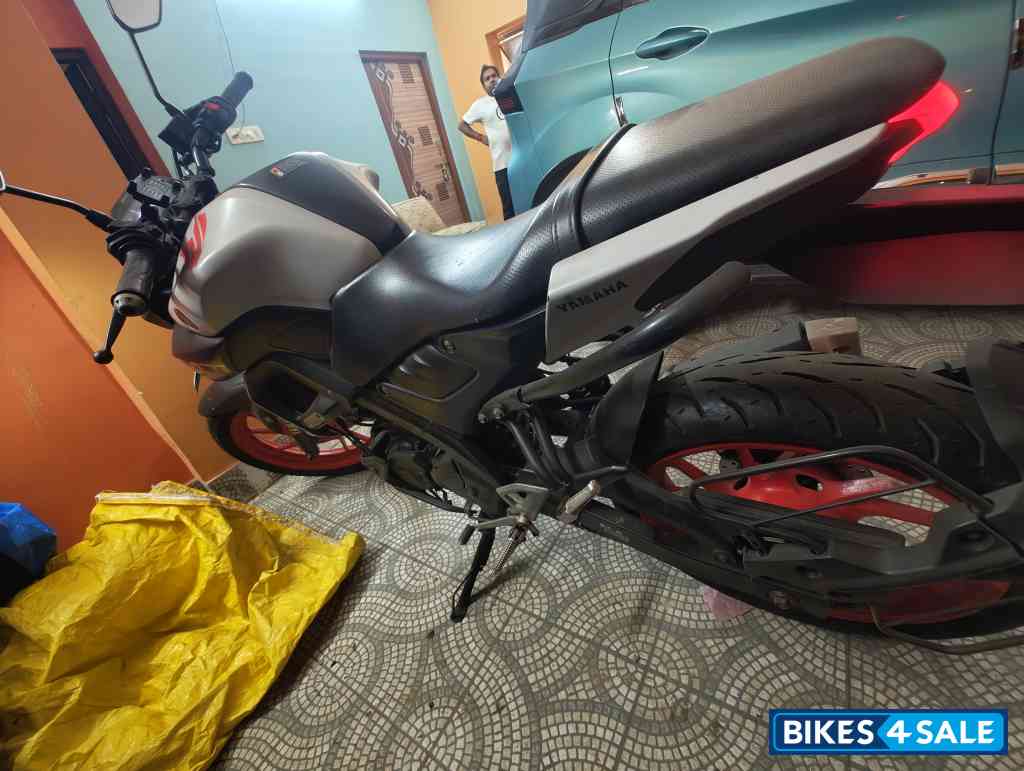 White Yamaha MT-15 BS6 White Yamaha MT-15 BS6