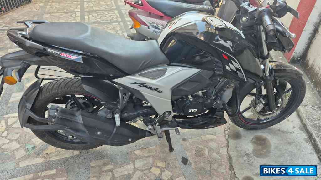 TVS Apache RTR 160 4V