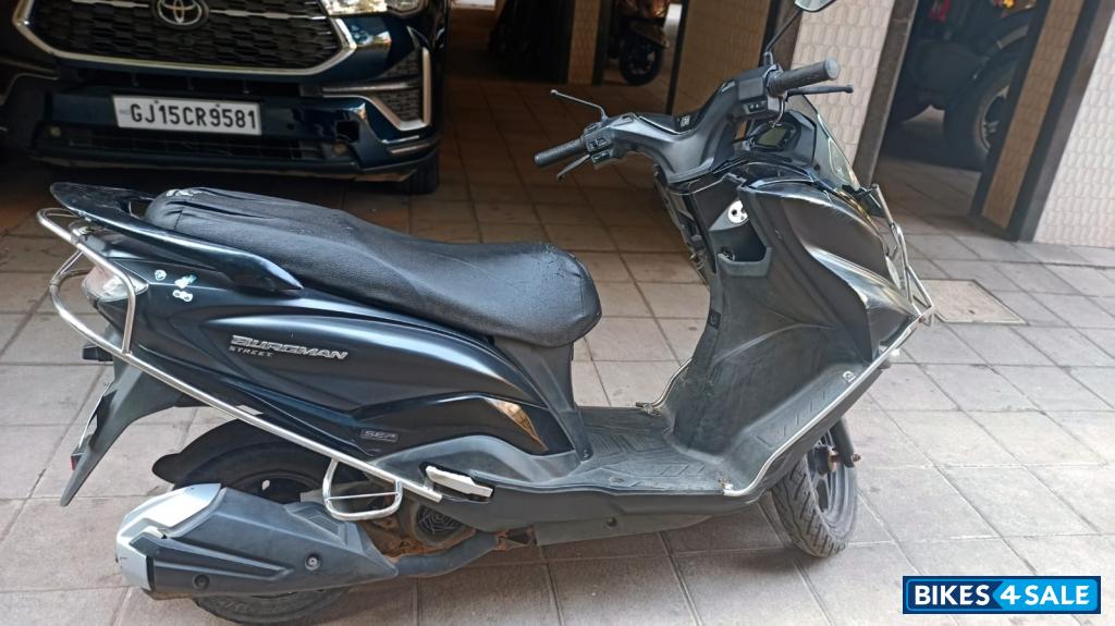 Matt Black Suzuki Burgman Street