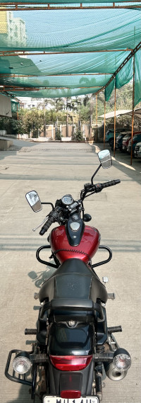 Red Bajaj Avenger Street 180