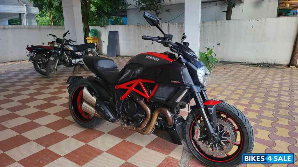Red Black Ducati Diavel 1260