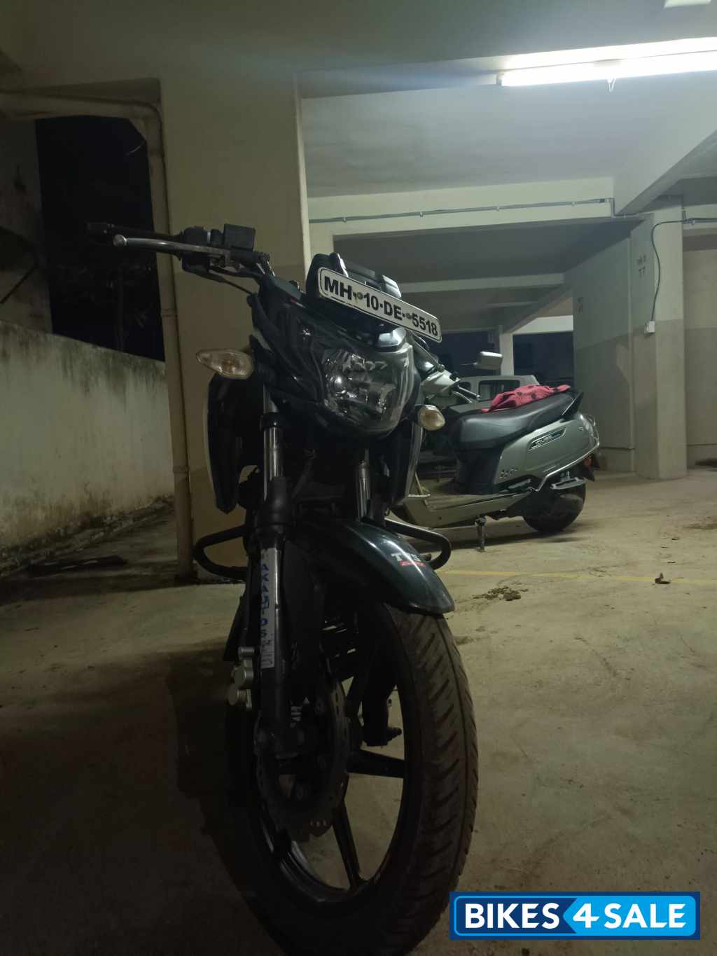 Black TVS Apache RTR 160 4V Black TVS Apache RTR 160 4V