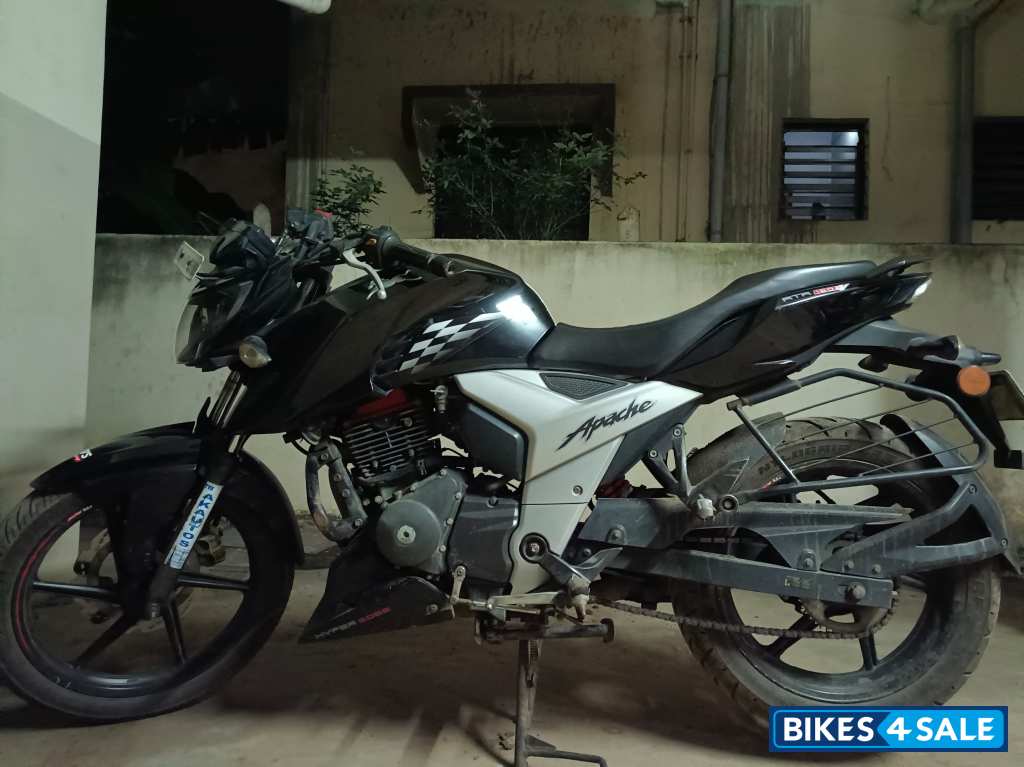 Black TVS Apache RTR 160 4V Black TVS Apache RTR 160 4V