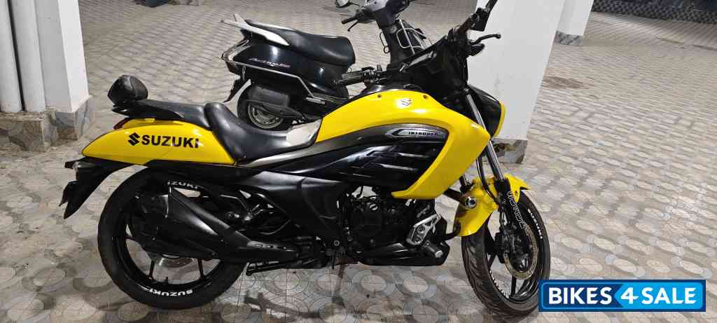 Suzuki Intruder 150