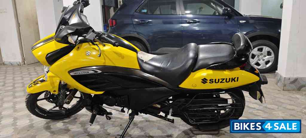 Suzuki Intruder 150