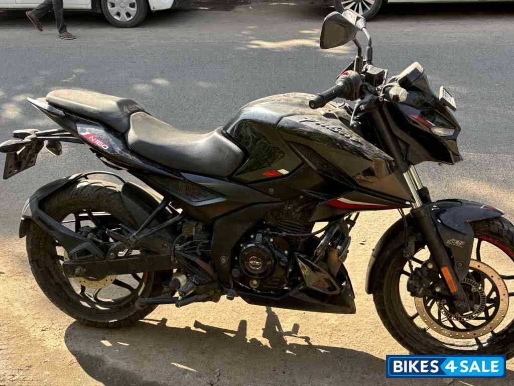Black Bajaj Pulsar N160