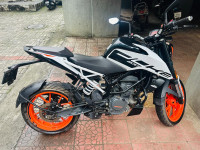 Ceramic White KTM Duke 200