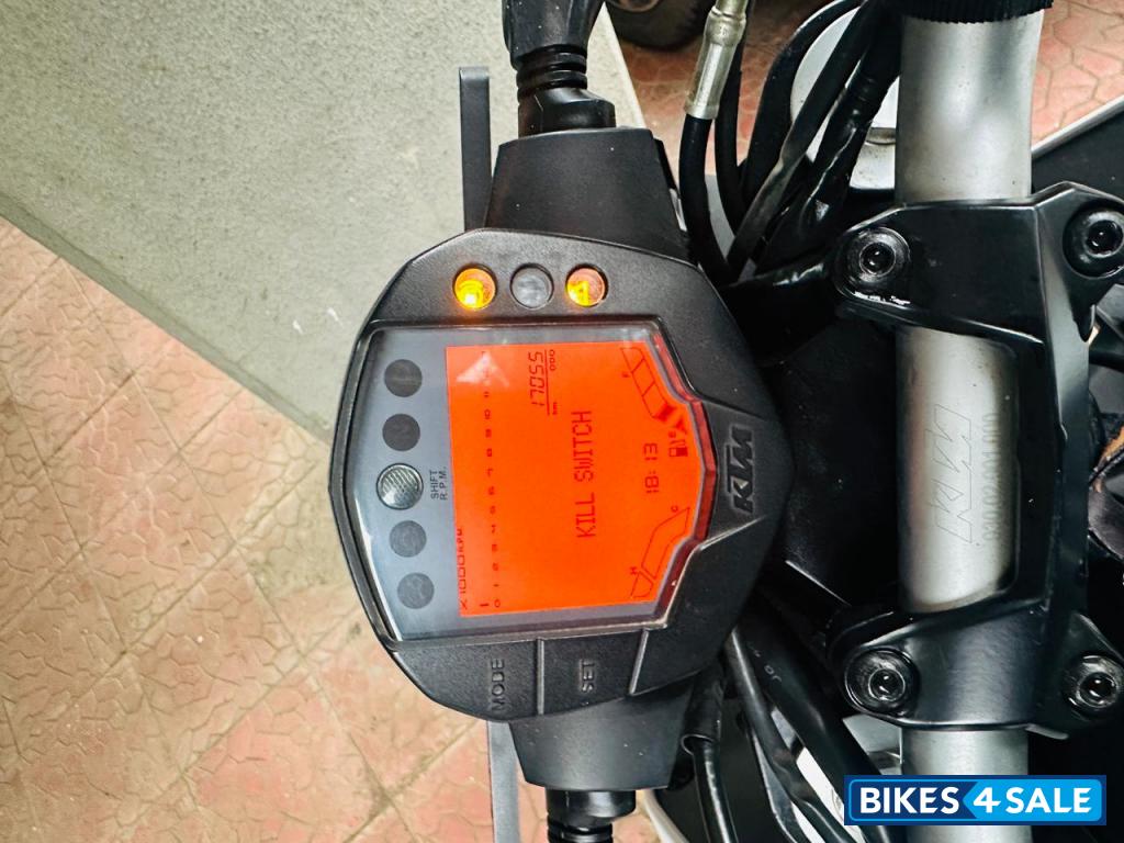 Ceramic White KTM Duke 200 Ceramic White KTM Duke 200