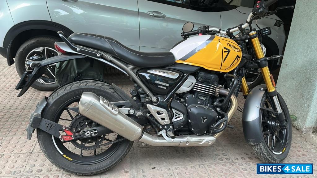 Racing Yellow Triumph Speed 400 2025