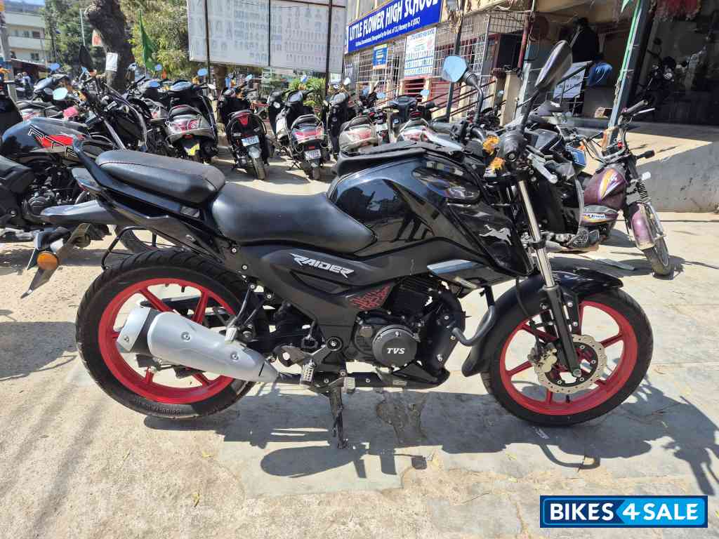 Black TVS Raider 125 Black TVS Raider 125