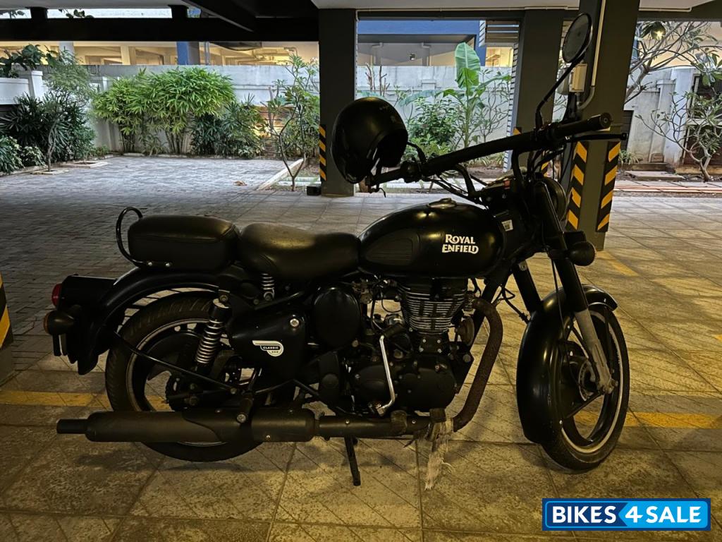 Royal Enfield Classic Stealth Black