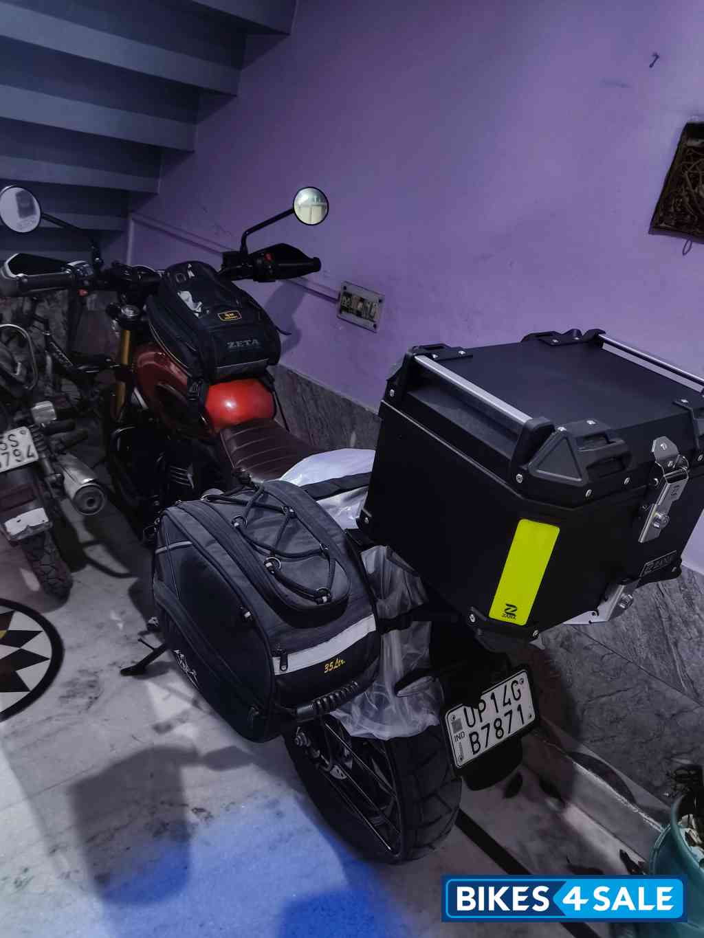 Red Triumph Scrambler 400 X