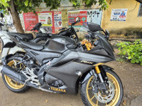 Black Yamaha R15 V4