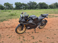 Black Yamaha R15 V4