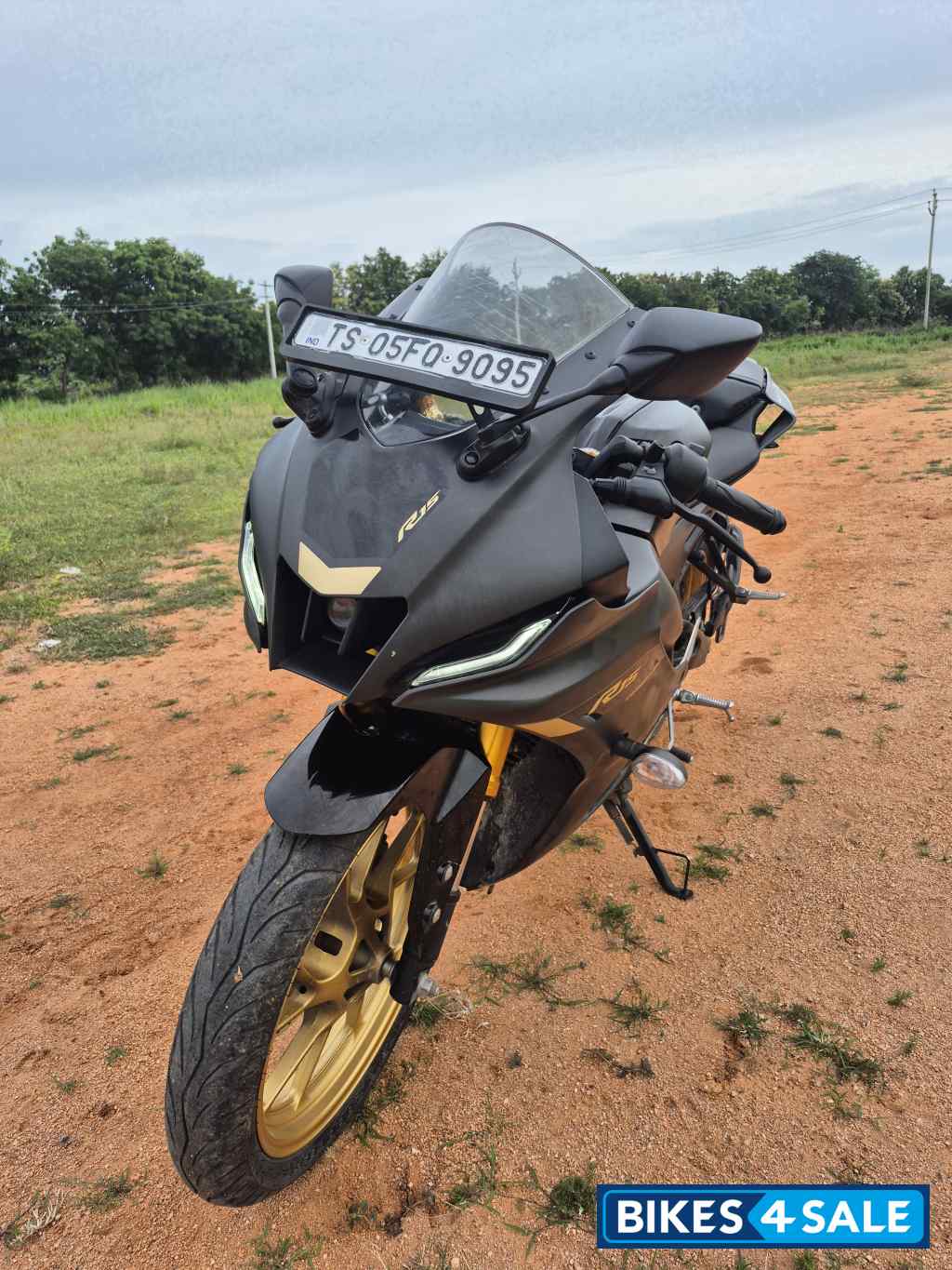 Black Yamaha R15 V4 Black Yamaha R15 V4