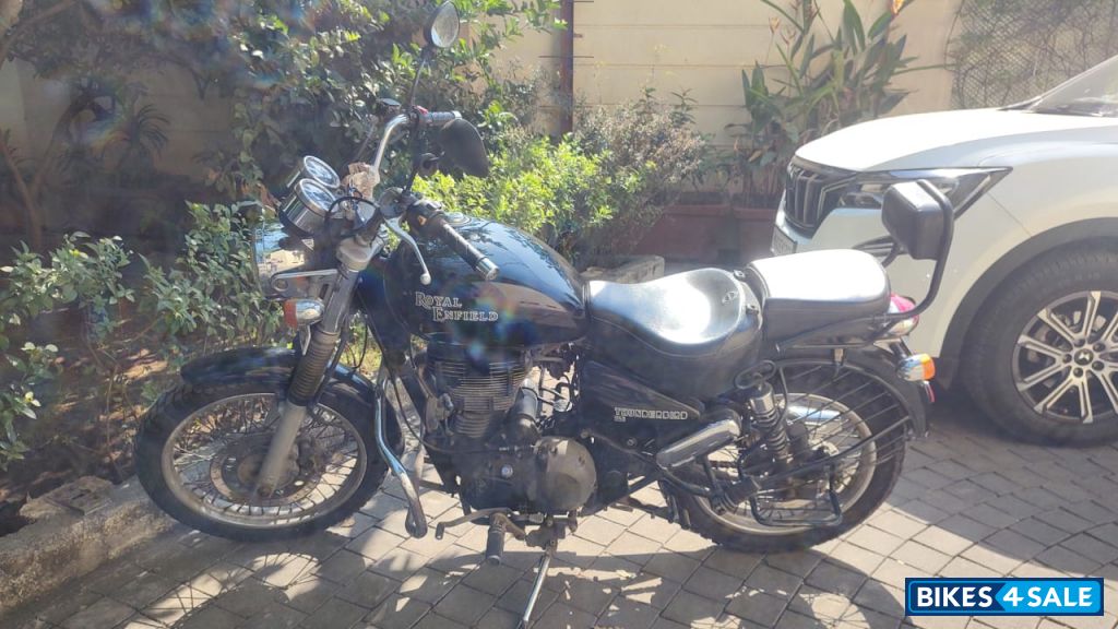 Black Royal Enfield Thunderbird 350 Black Royal Enfield Thunderbird 350