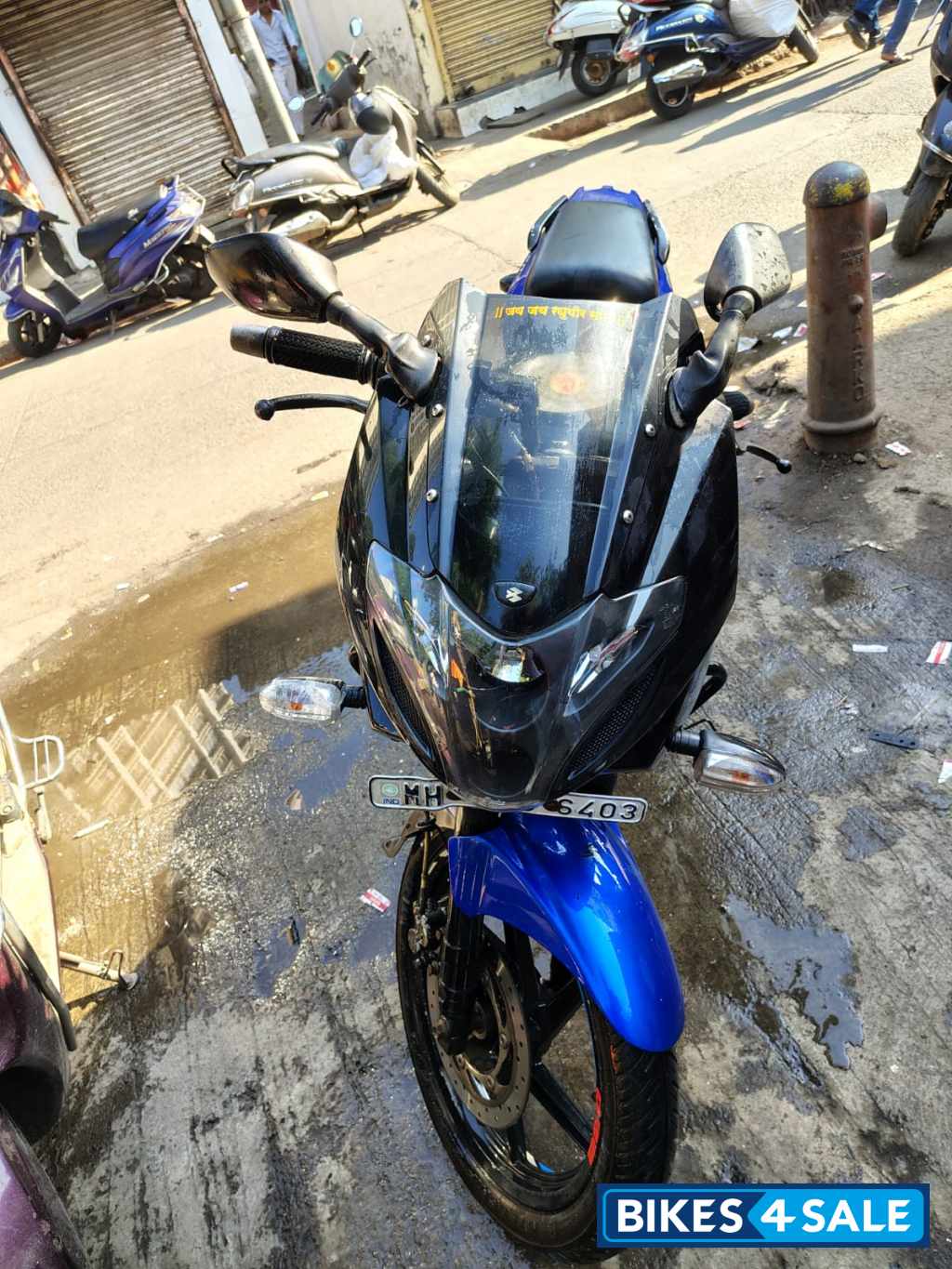 Bajaj Pulsar 220 DTSFi Bajaj Pulsar 220 DTSFi