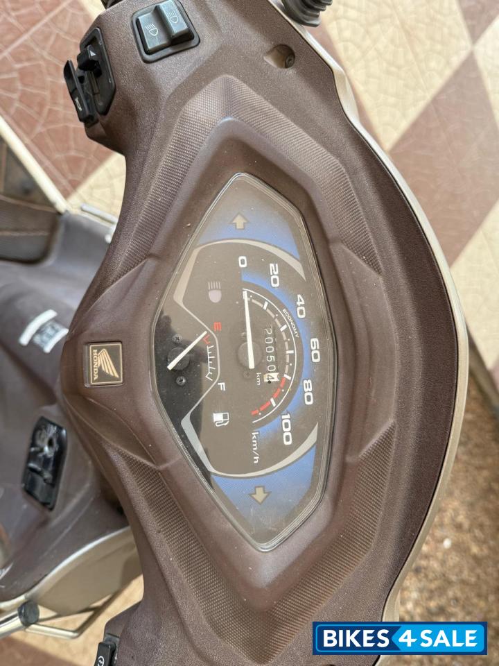 Off White Honda Activa 5G