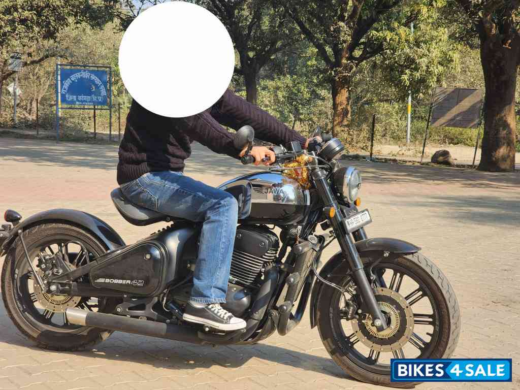 Jawa 42 Bobber Black Mirror