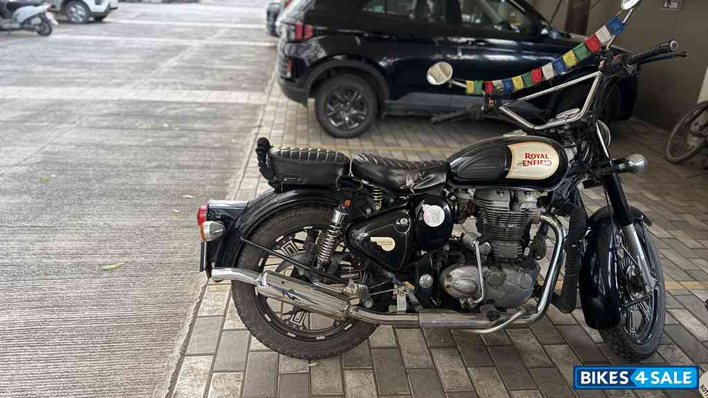 Black Royal Enfield Classic 350 Black Royal Enfield Classic 350