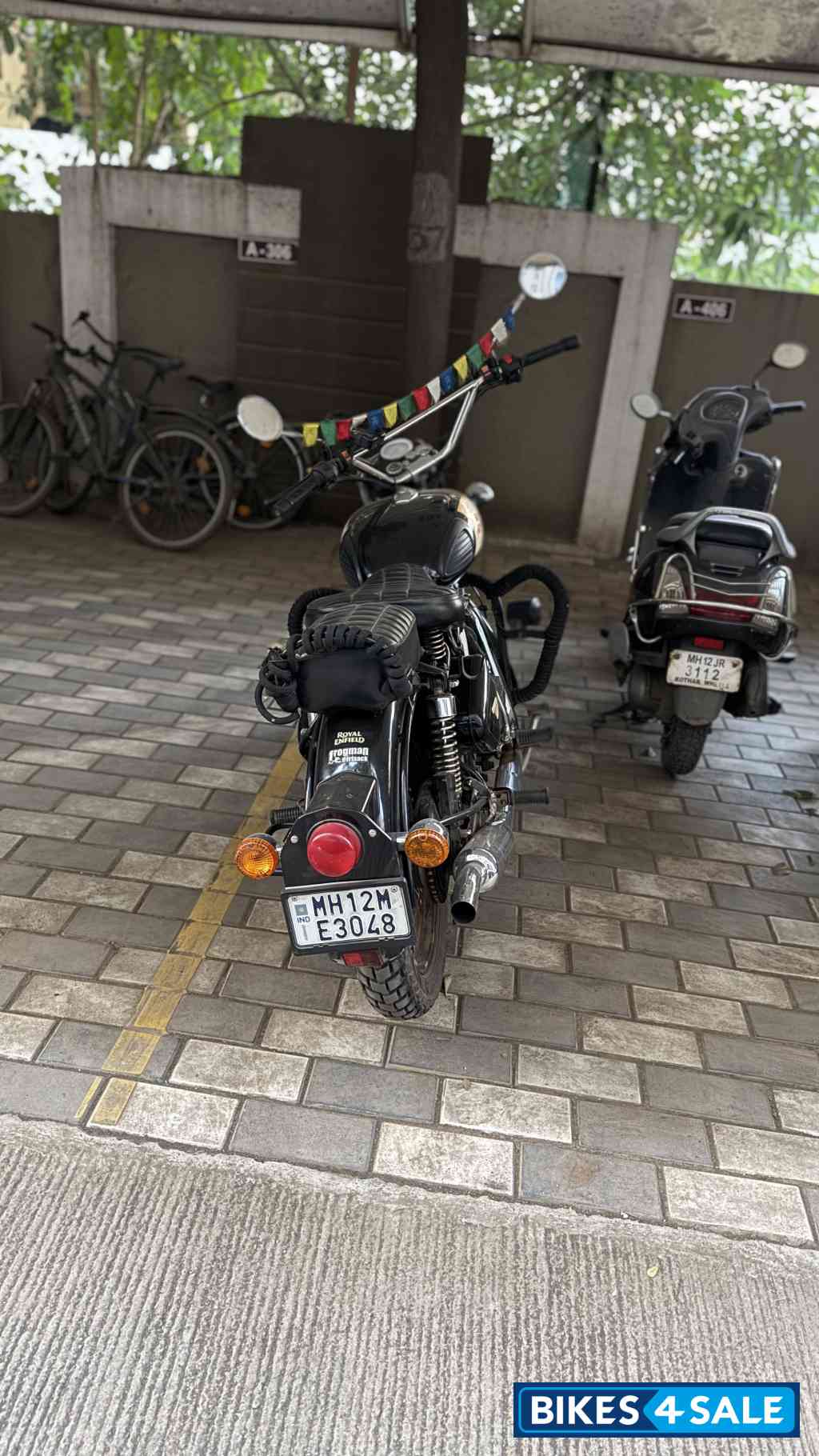 Black Royal Enfield Classic 350 Black Royal Enfield Classic 350