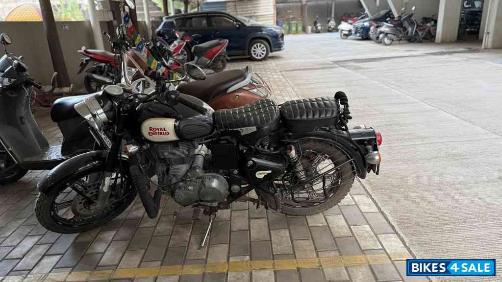 Black Royal Enfield Classic 350 Black Royal Enfield Classic 350
