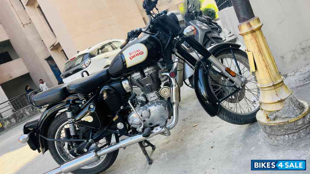 Black Royal Enfield Classic 350 Dual Channel BS6