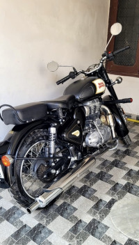 Black Royal Enfield Classic 350 Dual Channel BS6