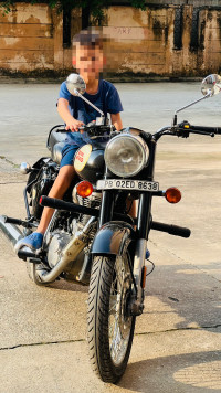 Black Royal Enfield Classic 350 Dual Channel BS6