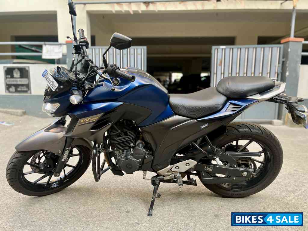 Matte Blue Yamaha FZS 25 Matte Blue Yamaha FZS 25