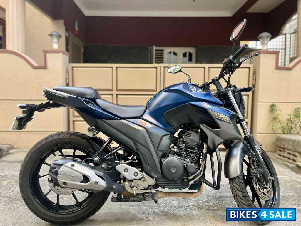 Matte Blue Yamaha FZS 25 Matte Blue Yamaha FZS 25