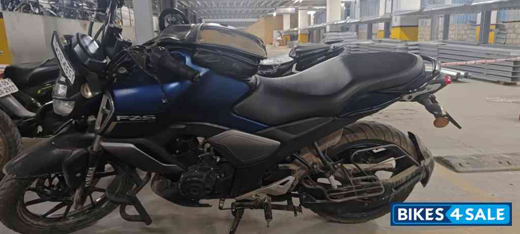 Blue Yamaha FZ-S FI V3