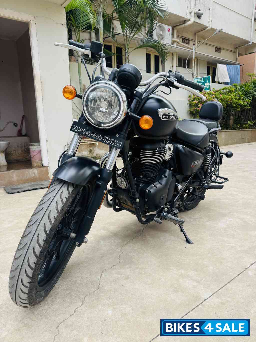 Royal Enfield Meteor 350 Stellar Royal Enfield Meteor 350 Stellar