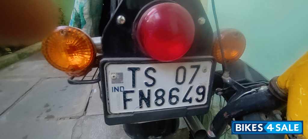 Red Royal Enfield Classic 350 Redditch Red