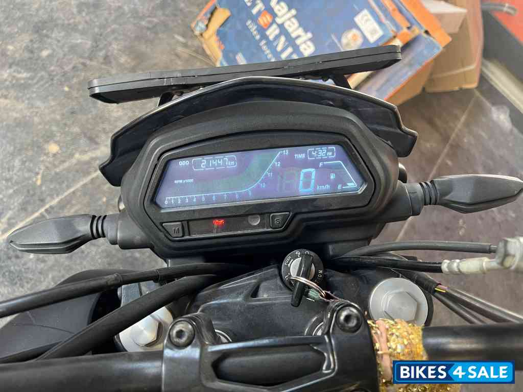 Black Bajaj Dominar 250