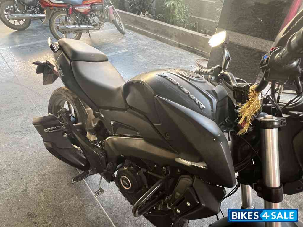 Black Bajaj Dominar 250