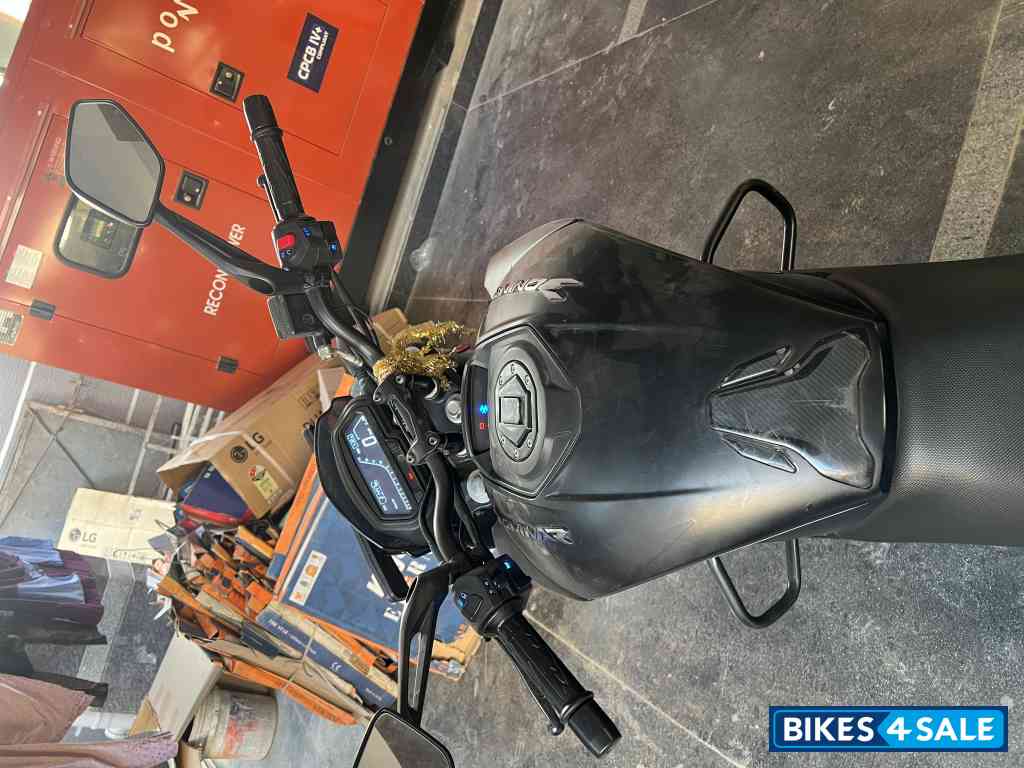 Black Bajaj Dominar 250