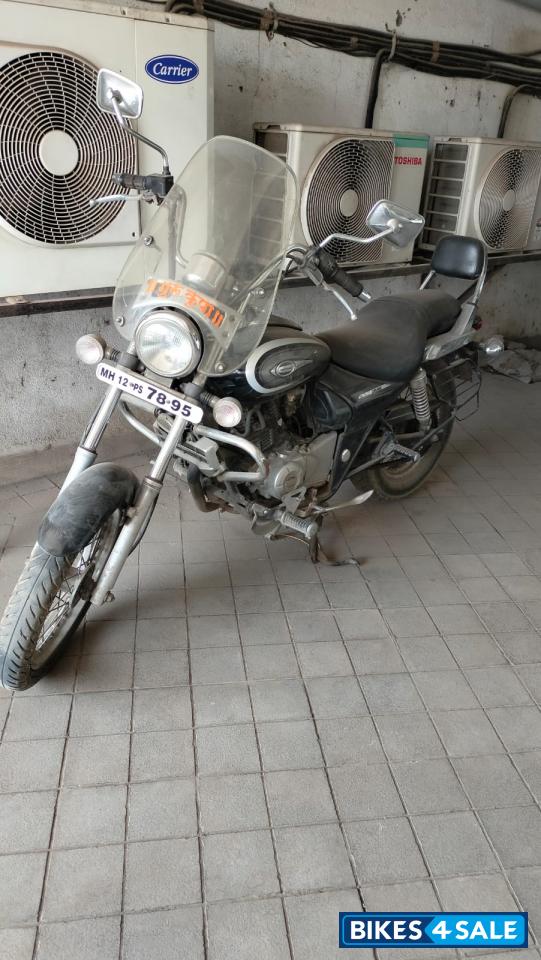 Black Bajaj Avenger 220 DTS-i Black Bajaj Avenger 220 DTS-i