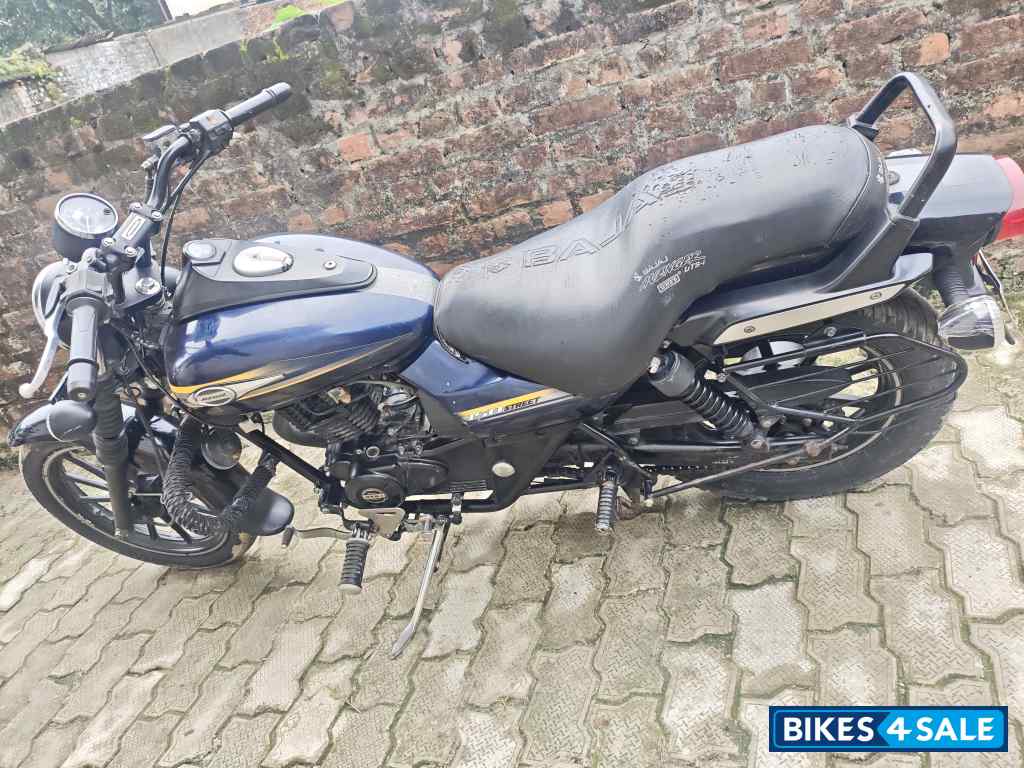Blue Bajaj Avenger Street 160 Blue Bajaj Avenger Street 160