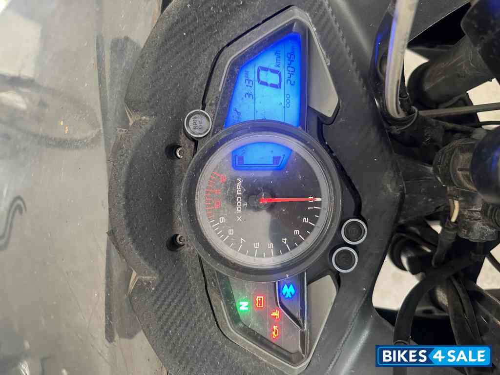 Black Bajaj Pulsar RS 200 ABS