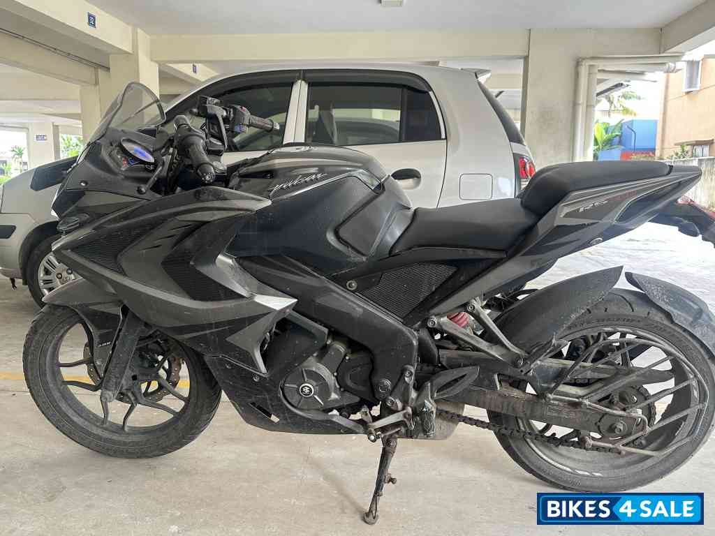 Black Bajaj Pulsar RS 200 ABS Black Bajaj Pulsar RS 200 ABS