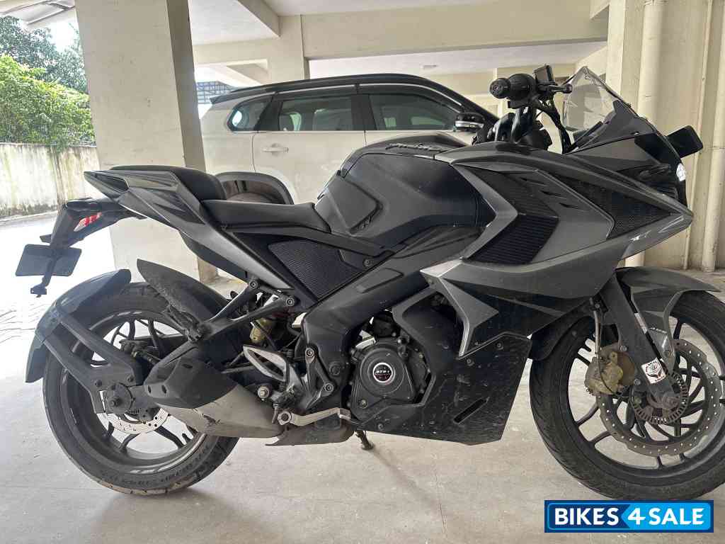 Black Bajaj Pulsar RS 200 ABS Black Bajaj Pulsar RS 200 ABS