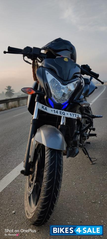 Black (sparklingb) Bajaj Pulsar NS200