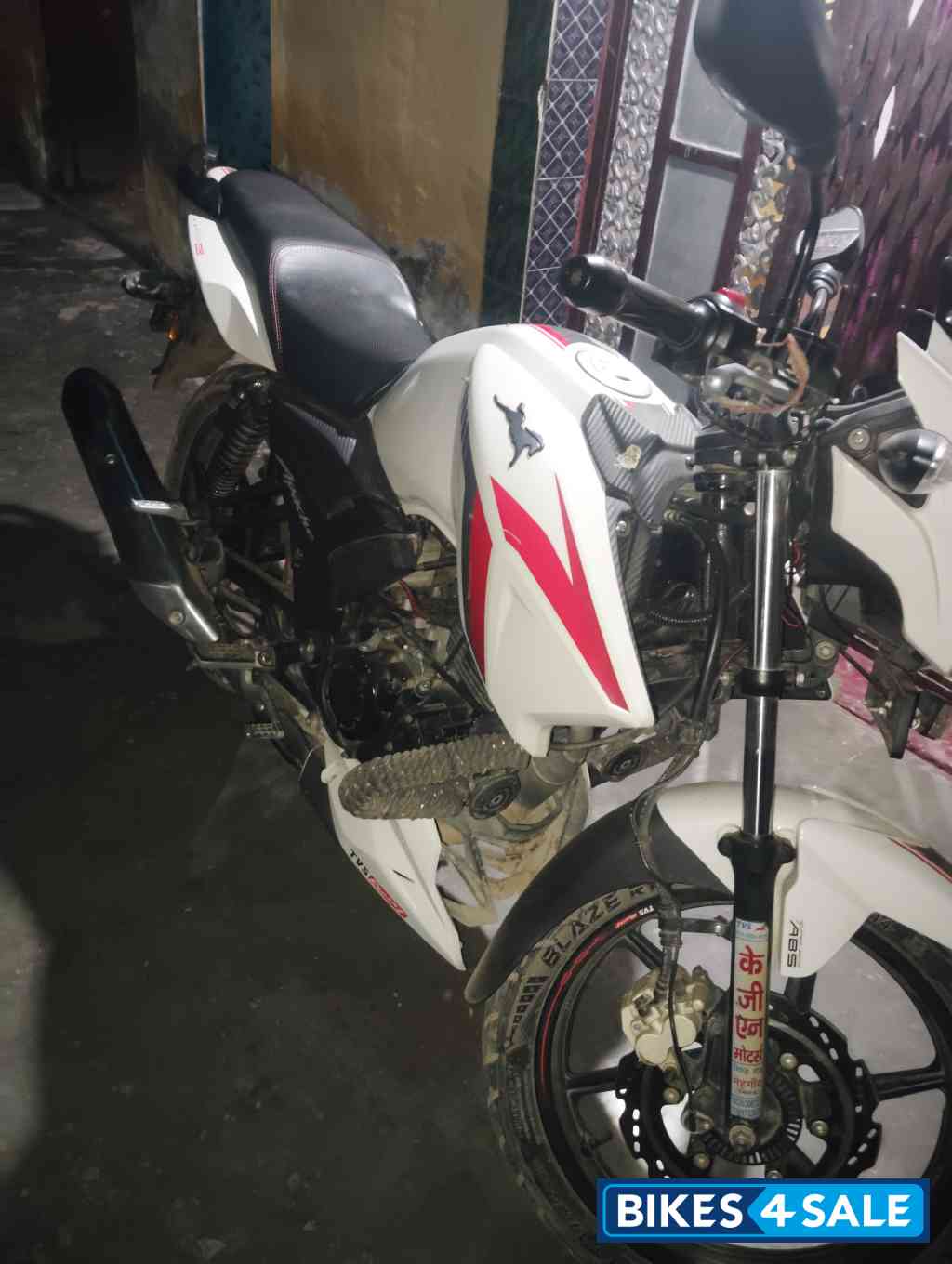 TVS Apache RTR 160 4V BS6