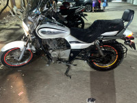 White Bajaj Avenger Cruise 220