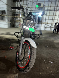 White Bajaj Avenger Cruise 220